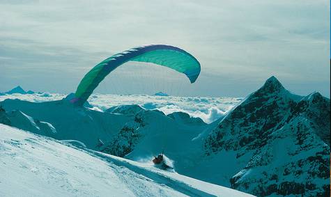 Foto: Thomas Ulrich  //  Glider: SIGMA 2  //  Location:  Mönch-Gipfel, Schweiz